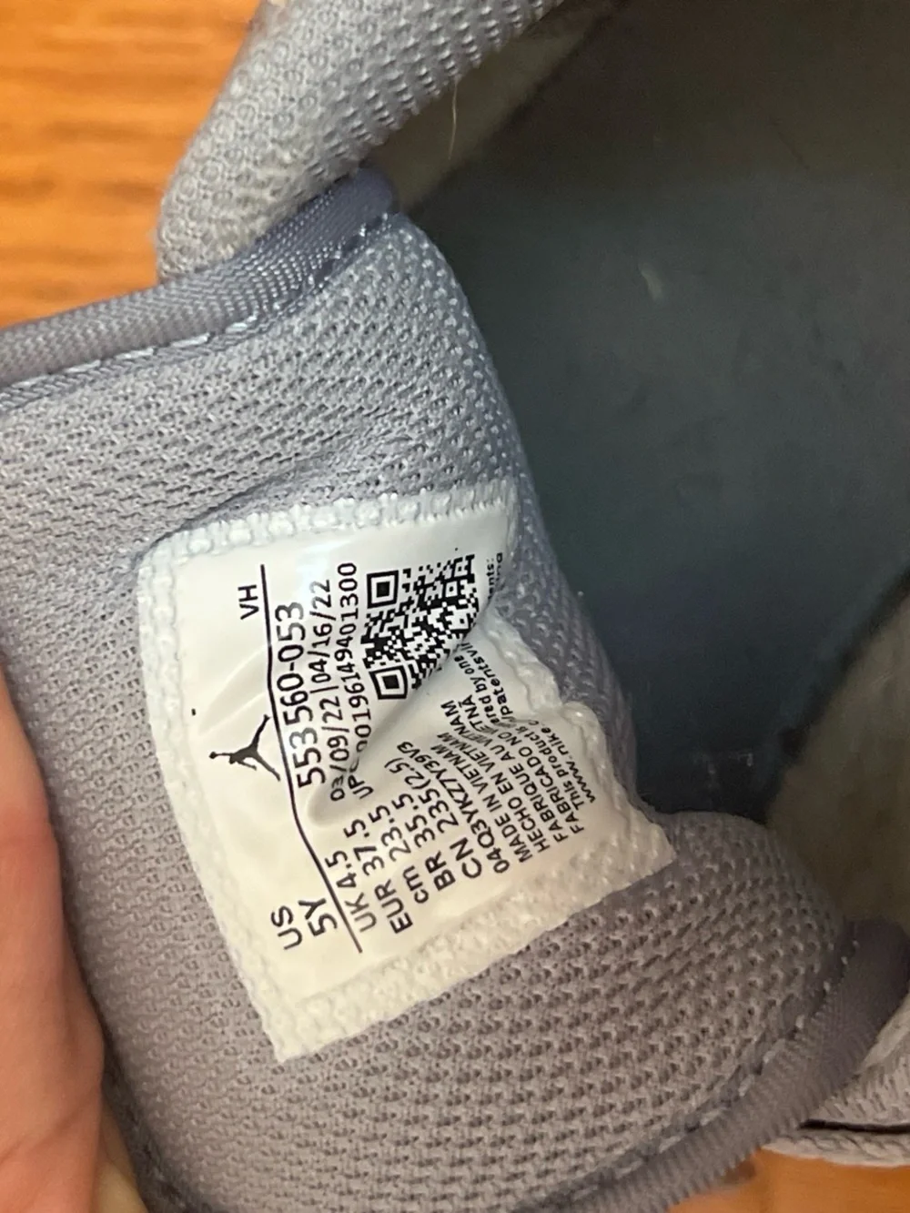 Nike Kids Low-Top Sneakers in Gray and White